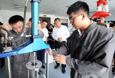 商鋪門前停車位權(quán)屬之爭(zhēng) 新技術(shù)研發(fā)能否破解城市管理難題？